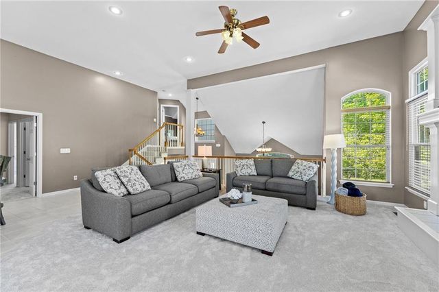 10137 THEDEN Circle, Lenexa, KS 66220