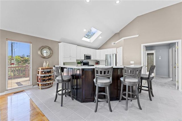 10137 THEDEN Circle, Lenexa, KS 66220