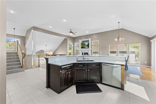 10137 THEDEN Circle, Lenexa, KS 66220