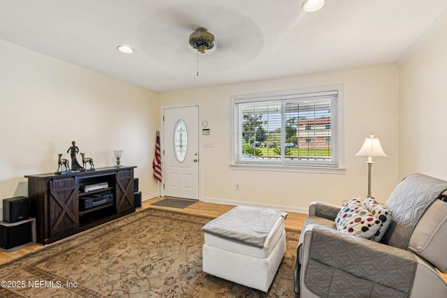 831 BROOKVIEW Drive N, Jacksonville, FL 32225