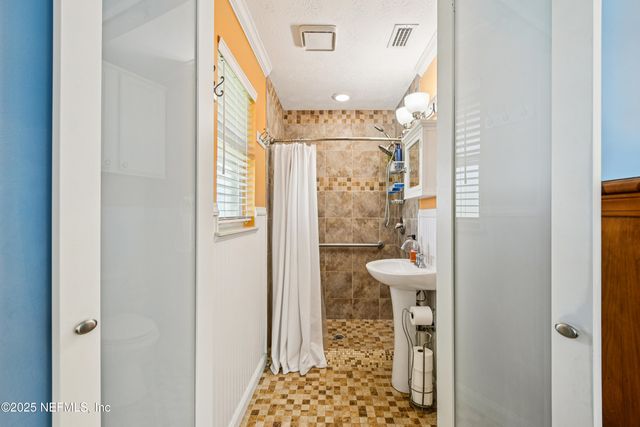 831 BROOKVIEW Drive N, Jacksonville, FL 32225