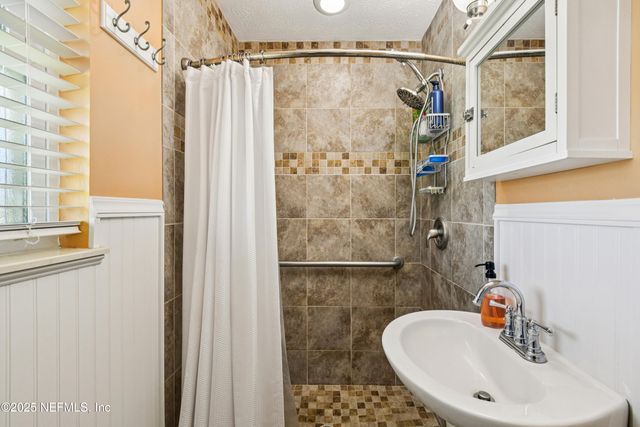 831 BROOKVIEW Drive N, Jacksonville, FL 32225