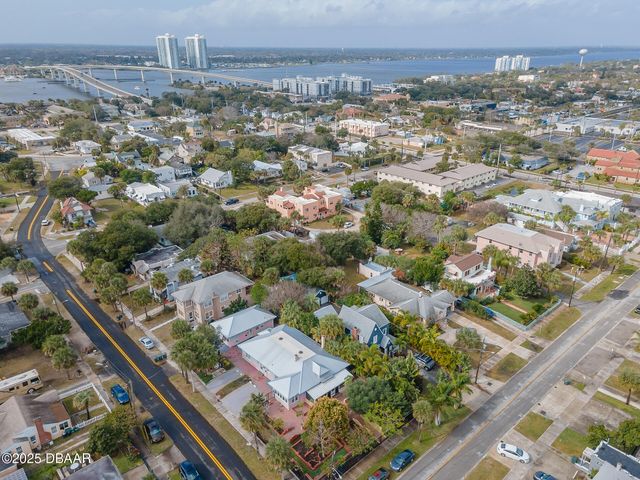 401 N Wild Olive Avenue B, Daytona Beach, FL 32118