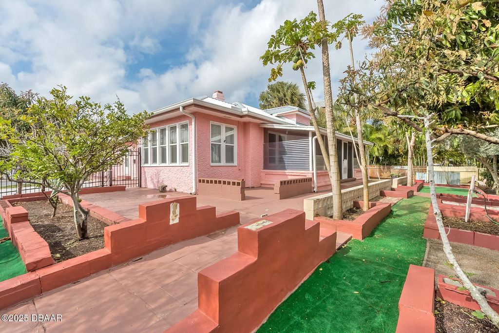 401 N Wild Olive Avenue B, Daytona Beach, FL 32118