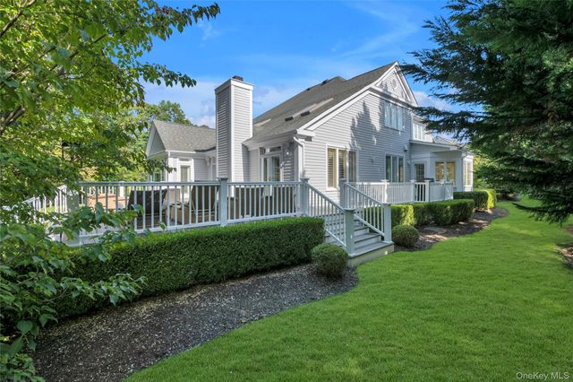 17 Evergreen Circle, Manhasset, NY 11030