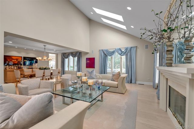 17 Evergreen Circle, Manhasset, NY 11030