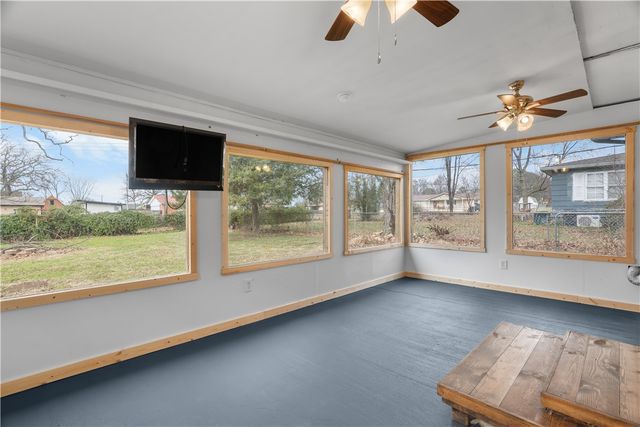 215 S Virginia Avenue, Gentry, AR 72734