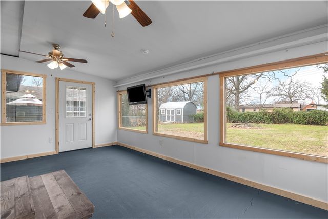 215 S Virginia Avenue, Gentry, AR 72734