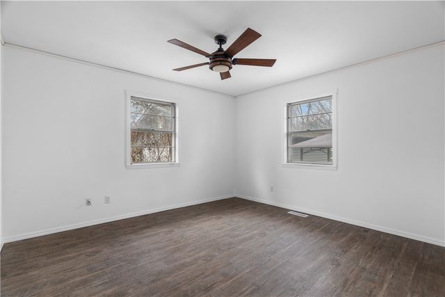 215 S Virginia Avenue, Gentry, AR 72734