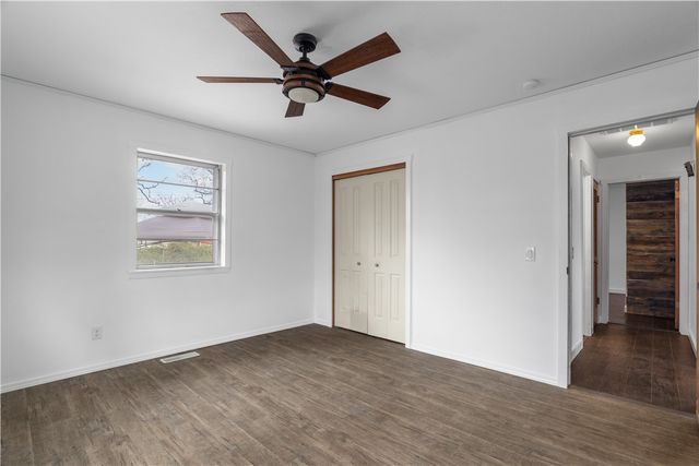 215 S Virginia Avenue, Gentry, AR 72734