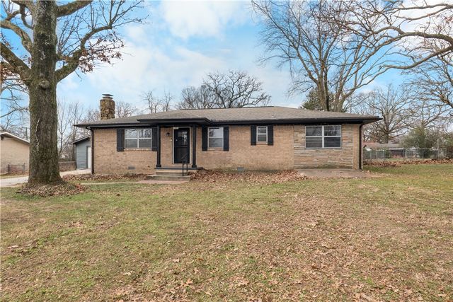 215 S Virginia Avenue, Gentry, AR 72734