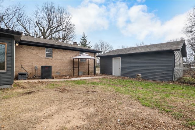 215 S Virginia Avenue, Gentry, AR 72734