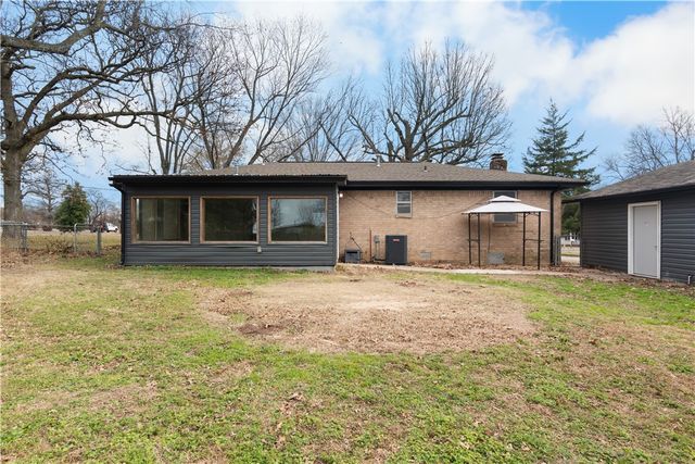 215 S Virginia Avenue, Gentry, AR 72734