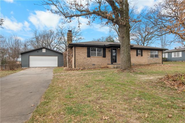 215 S Virginia Avenue, Gentry, AR 72734