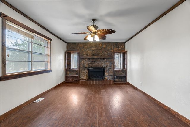 215 S Virginia Avenue, Gentry, AR 72734