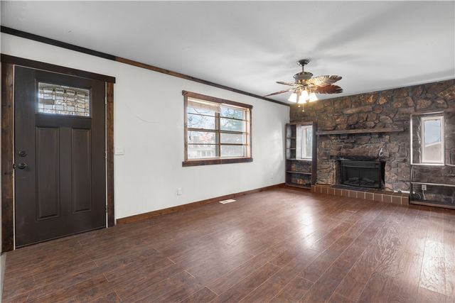 215 S Virginia Avenue, Gentry, AR 72734