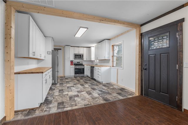 215 S Virginia Avenue, Gentry, AR 72734