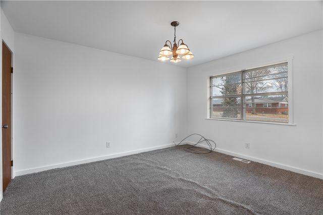 215 S Virginia Avenue, Gentry, AR 72734