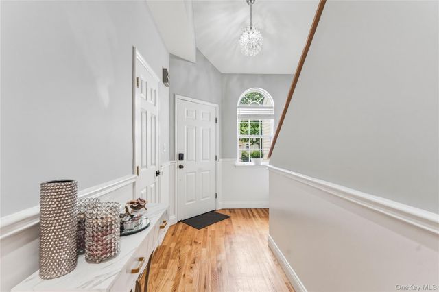 3 Blueberry Court, Melville, NY 11747