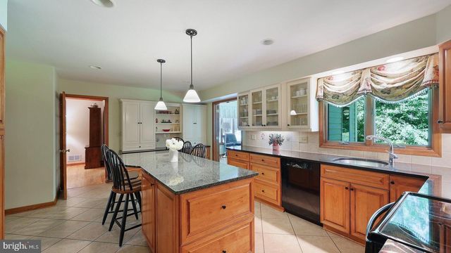 9 JILL DR, West Windsor, NJ 08550