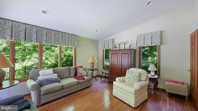 9 JILL DR, West Windsor, NJ 08550