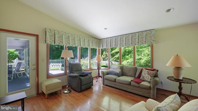 9 JILL DR, West Windsor, NJ 08550