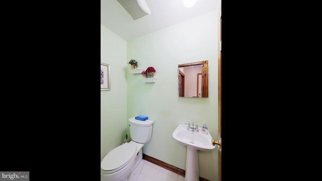 9 JILL DR, West Windsor, NJ 08550