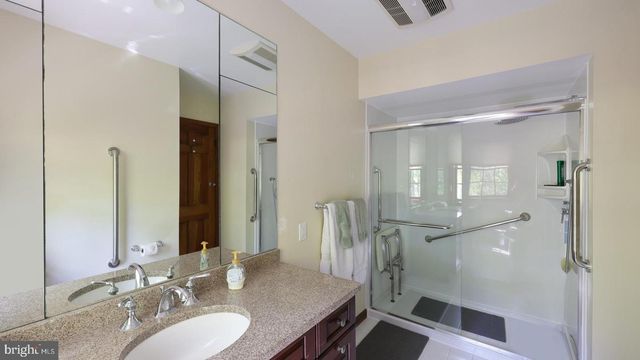 9 JILL DR, West Windsor, NJ 08550