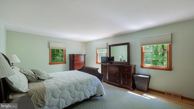 9 JILL DR, West Windsor, NJ 08550