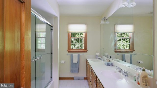 9 JILL DR, West Windsor, NJ 08550