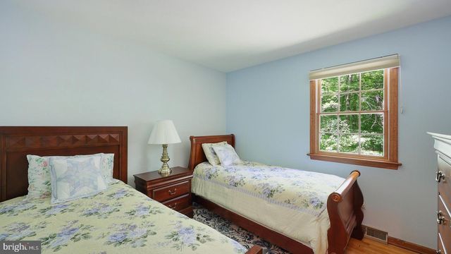 9 JILL DR, West Windsor, NJ 08550