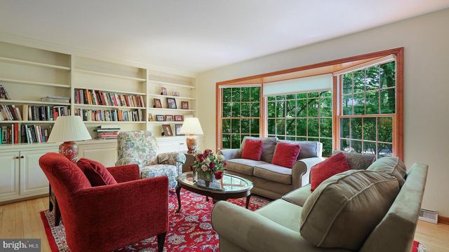 9 JILL DR, West Windsor, NJ 08550
