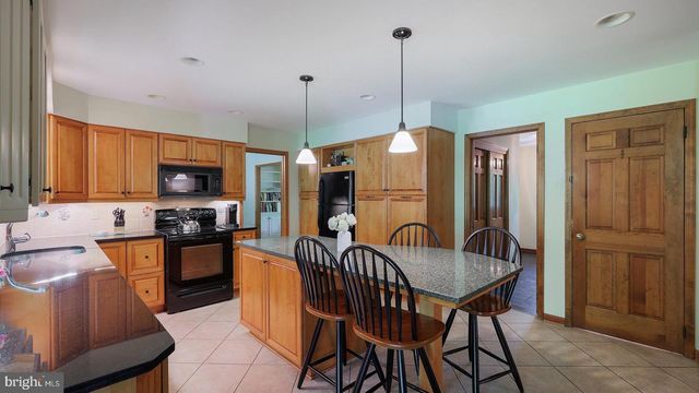 9 JILL DR, West Windsor, NJ 08550