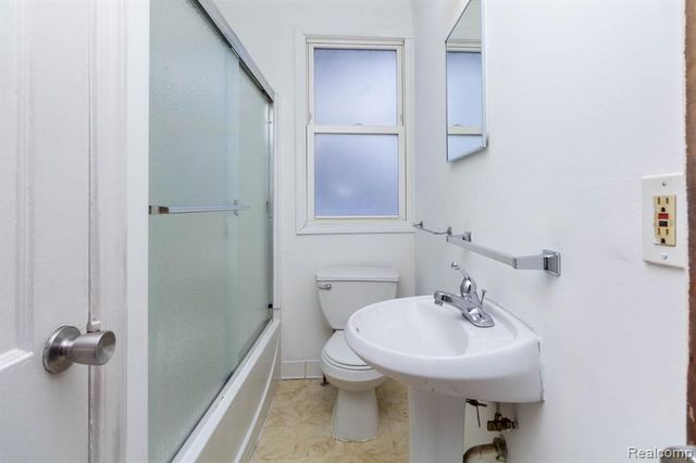 27281 Gloede Drive, Warren, MI 48088