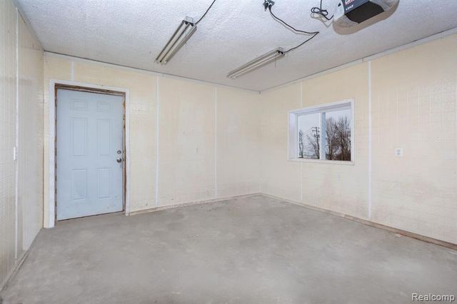 27281 Gloede Drive, Warren, MI 48088