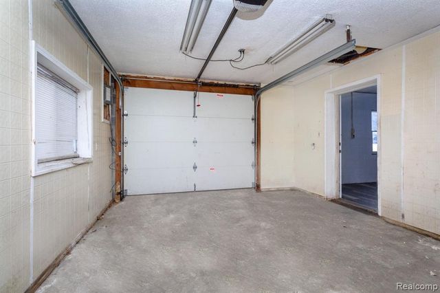 27281 Gloede Drive, Warren, MI 48088