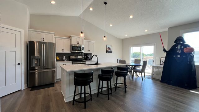 3012 Crest View Circle, Norwalk, IA 50211