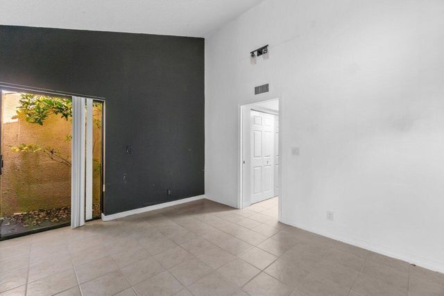 1149 NW 13th Street 5, Boca Raton, FL 33486