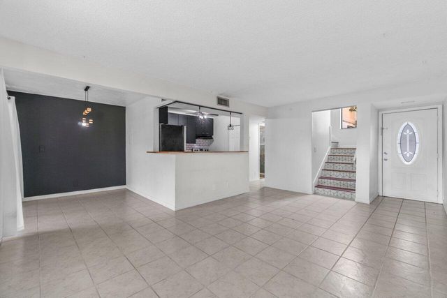 1149 NW 13th Street 5, Boca Raton, FL 33486