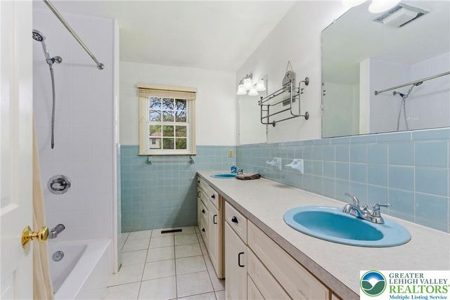 3875 Gloucester Place, Bethlehem Twp, PA 18020