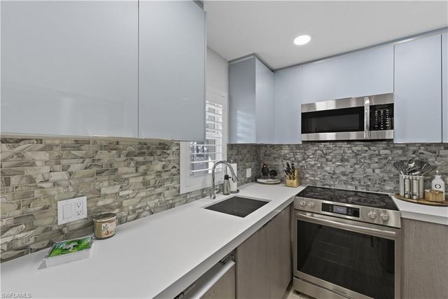 609 12th AVE S 609, Naples, FL 34102