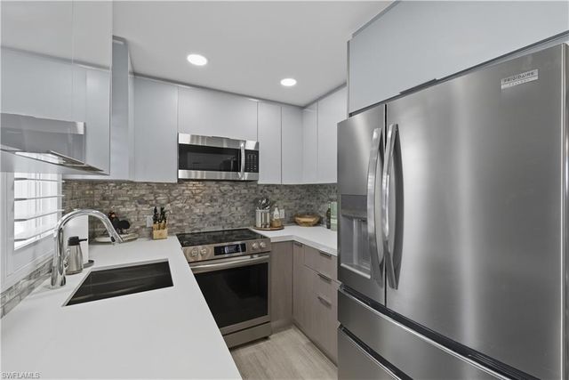 609 12th AVE S 609, Naples, FL 34102