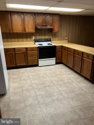 155 S CHARLOTTE ST, Manheim, PA 17545