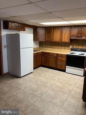 155 S CHARLOTTE ST, Manheim, PA 17545