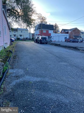 155 S CHARLOTTE ST, Manheim, PA 17545