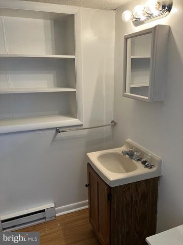 155 S CHARLOTTE ST, Manheim, PA 17545