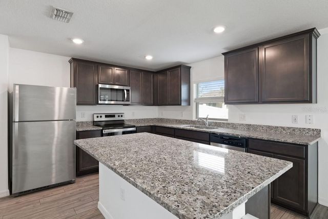 1136 SEA PINES COURT, Tavares, FL 32778