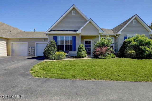 18 Deerchase Lane, Lakewood, NJ 08701
