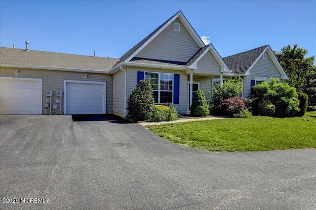 18 Deerchase Lane, Lakewood, NJ 08701