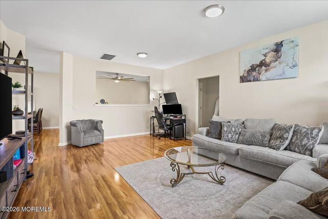 18 Deerchase Lane, Lakewood, NJ 08701